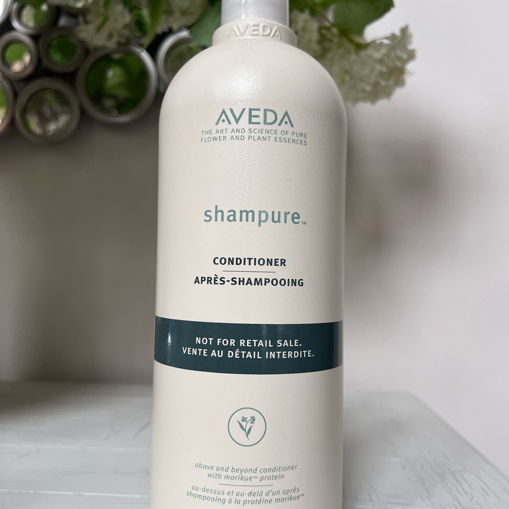 Aveda Shampure Conditioner (Jumbo)
Brand new, unused without box.
